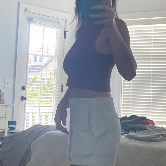 Size 4 Banana Republic white shorts w side zip and pockets - Picture 6 of 6